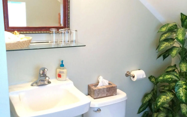 Crowsnest Vineyards Guesthouse