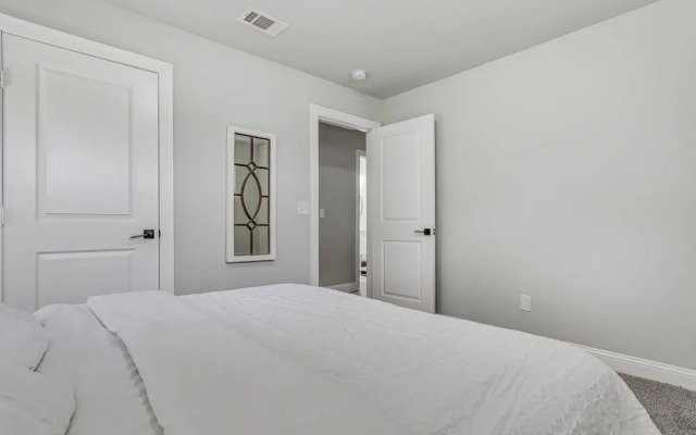 Updated Pensacola Home ~ 7 Mi to Beach!