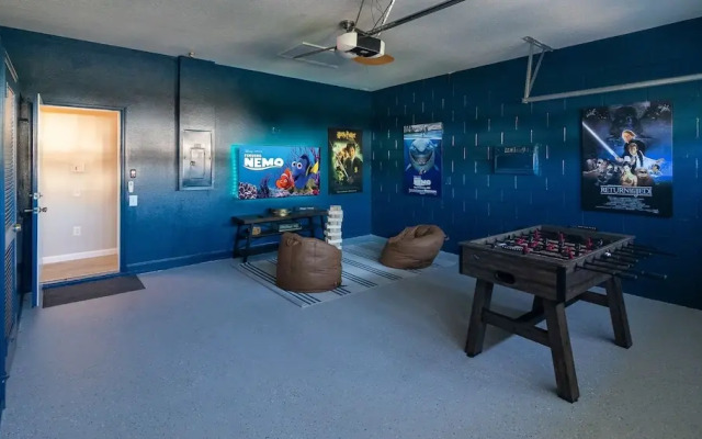 Mickey's Hide Away Screened-in Pool