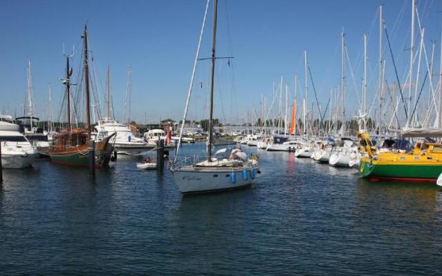 KYST 5410 Floating Home 1