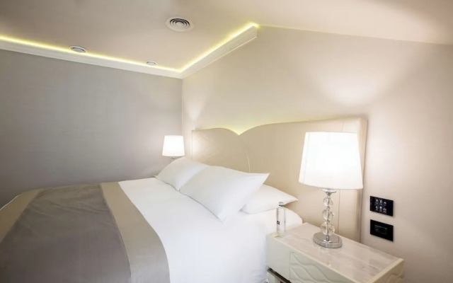 Tresor Le Palais Timisoara, Curio Collection By Hilton