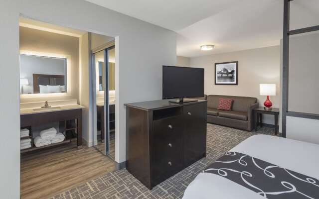 La Quinta Inn & Suites by Wyndham Atlanta Airport South