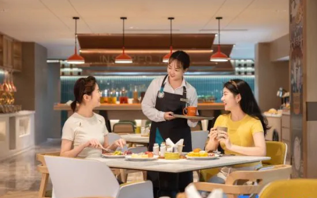 Home2 Suites by Hilton Chengdu Luxelakes Eco-City – People – Chengdu
