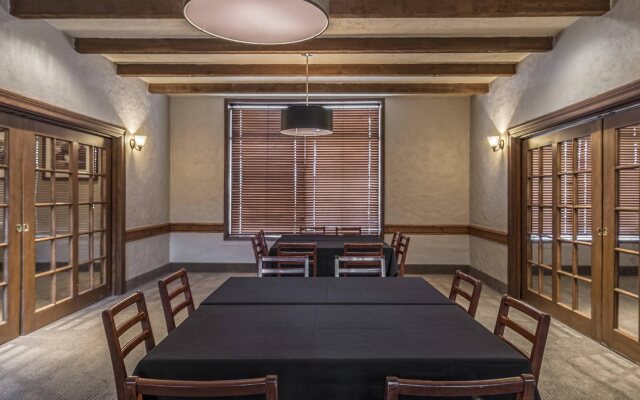 Four Points by Sheraton Edmonton South