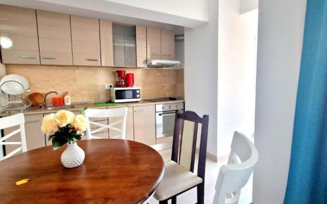 Big & Cosy Apartment with 3 double beds by Evelyn Apartments