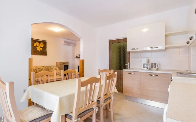 Comfortable Apartment With Terrace and Garden