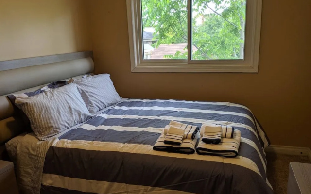 Doctor's Lounge - An Executive Home in Niagara