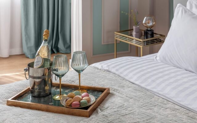 HOLT’s Sublime Minty Green 1BR on the Park