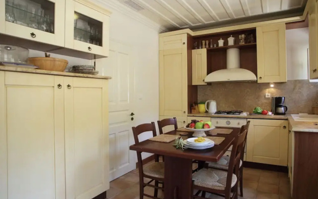 Spacious Villa in Vasiliki with Swimming Pool & Hot Tub