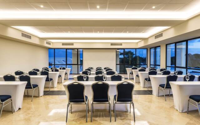 Ocean Riviera Paradise -Daisy Family Club