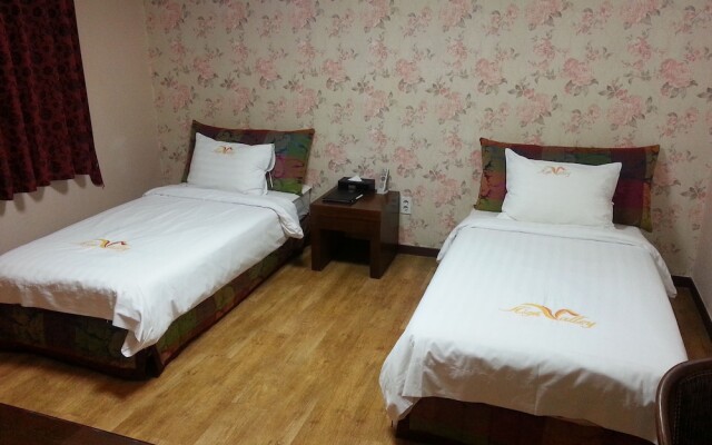 Goodstay HighValley Hotel