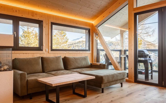 Charming Chalet With hot tub on Balcony