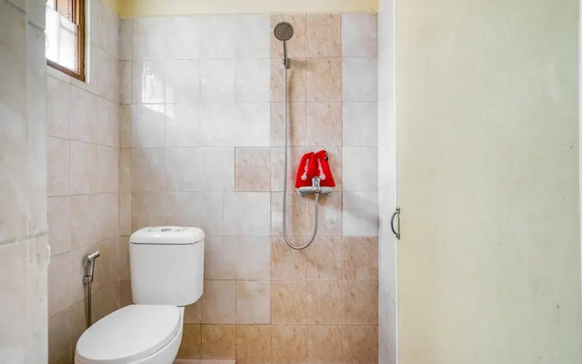 RedDoorz Plus near RSUD Dr. Pirngadi Medan 2 - Hostel