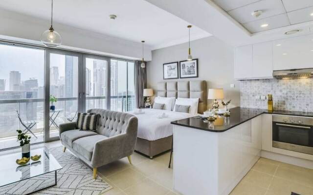 Luxurious Downtown Apartment by Burj Khalifa