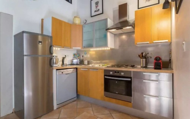 Typical Croix-Roussien Flat