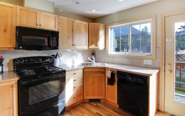 Radium Vacation Rental 3 Bedroom Townhome with Views