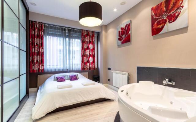 BILBAO VOLANTIN II with jacuzzi by Aston Rentals