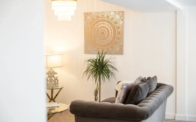 Host Stay Eccles Hideaway