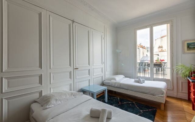 Balcony Bliss steps from the Bois de Boulogne