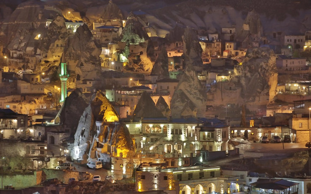 Harman Cave Hotel