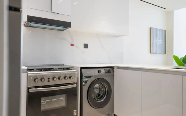 Easygo- Stylish 1bdr Binghatti Corner