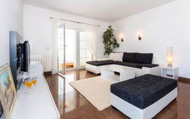 Apartment Tihi