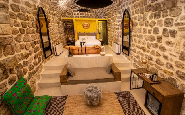 Mirsoum Hotel