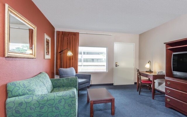 Breeze Inn & Suites