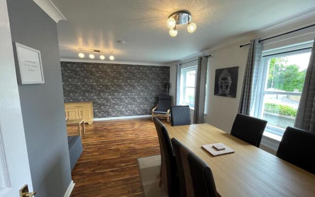 Beautiful 2-bed Apartment in Renfrew