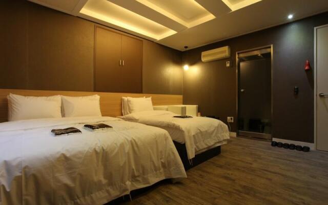 Hotel Moon