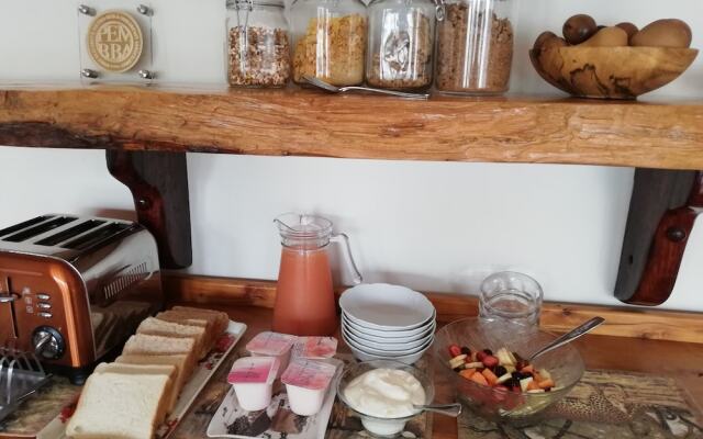 50 College Drive B&B