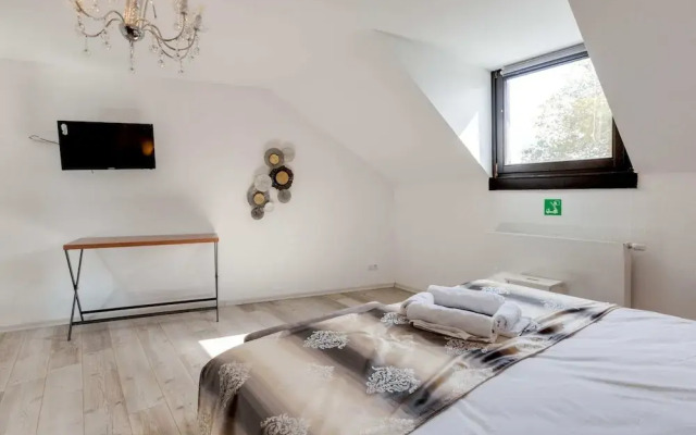 Pleasant Apartment Near Centre