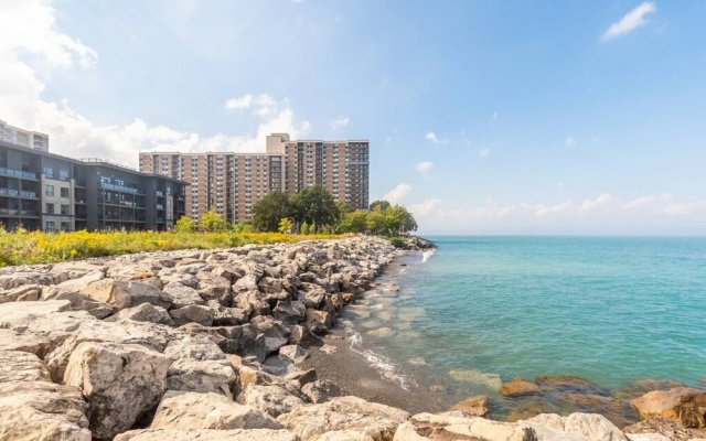 Lakeshore 3BR 2 5BA Townhome 1 min to the Beach