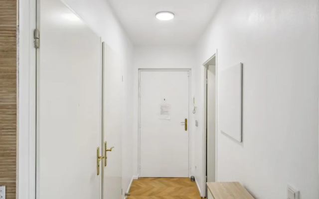 1BR Paris 10th Gare du Nord Stade France