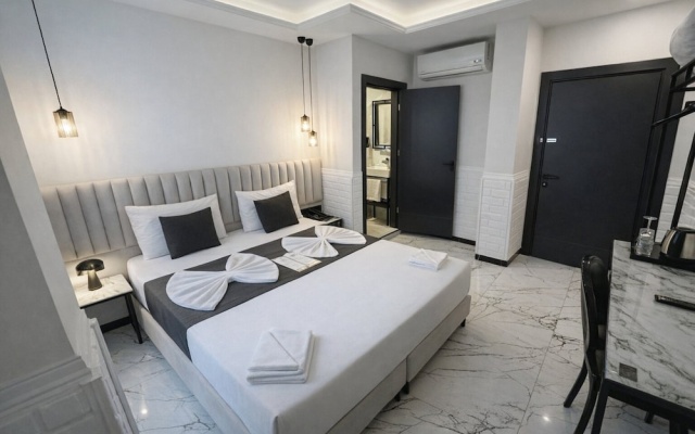 D Twins plus Hotel