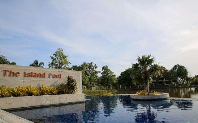 4 BR Private Villa in V49 Pattaya w/ Village Pool