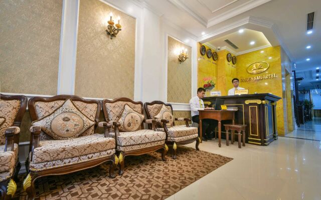 Golden Sail Hotel
