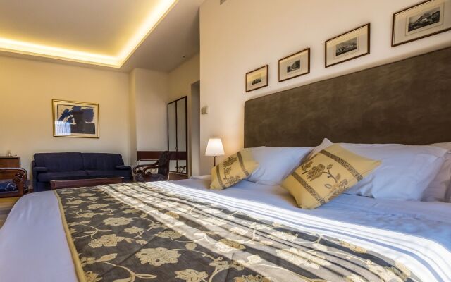 Rex Hotel