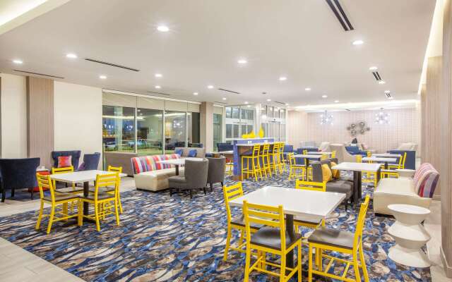 La Quinta Inn & Suites by Wyndham Dallas Duncanville