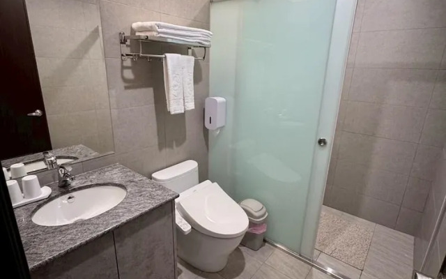 Chuanfu Shimen Hotel