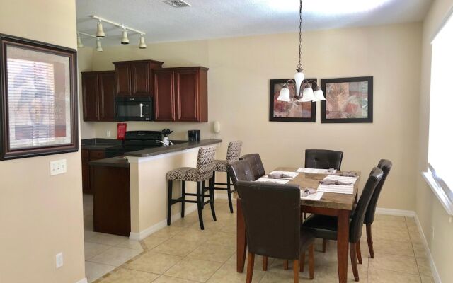 Four Bedroom Pool Home - 150 EP - Vusa