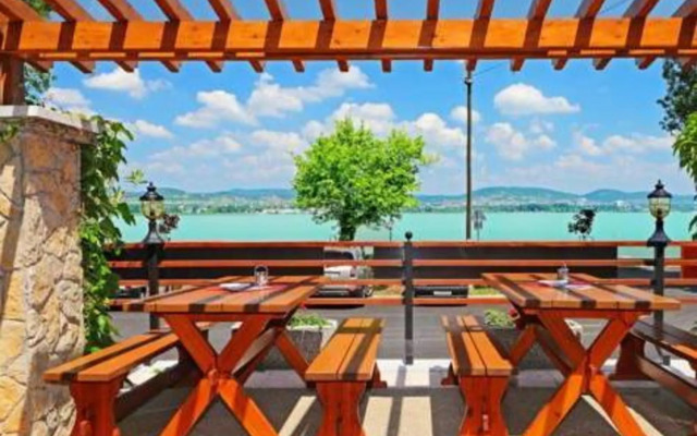 Lepke Apartmanház és Étterem
