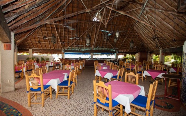Casa del Mar Cozumel Hotel & Dive Resort with Beach Club access included