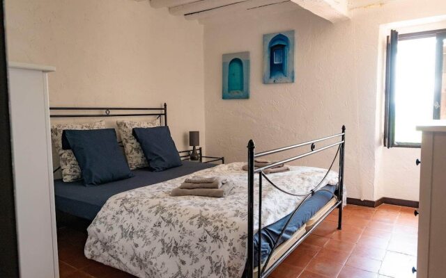 Fleur de Lys Fayence