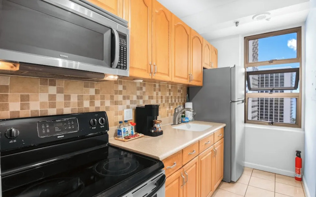 Waikiki Banyan 1BR Condos with No Parking