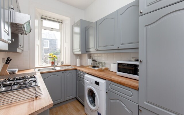 414 - Lochend Road Apartment