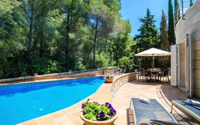Spectacular Villa With Three Levels Located in Quiet Area
