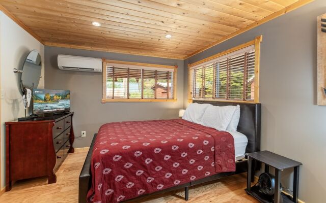West Haus Escape 3 Bedroom Home by NW Comfy Cabins by RedAwning