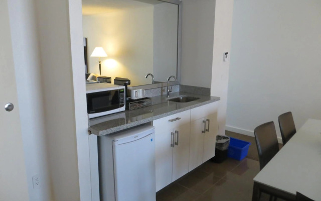 Toronto Don Valley Hotel and Suites