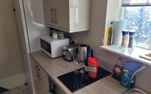 Carlisle Central, Cute Studio Appt, The Cupboard